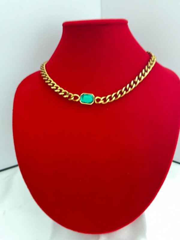 Emerald Green Gemstone Chunky Gold Chain Necklace – Vintage-Inspired Statement Piece