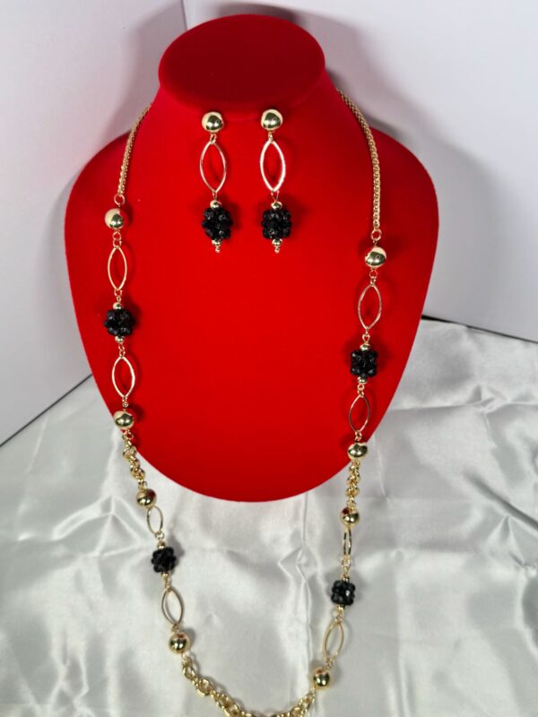 Midnight Floral Beaded Gold Necklace & Earring Set – Non-Tarnish Collection
