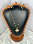 V-Shape Onyx & Crystal Pendant Necklace Set – Luxury Gold Jewelry